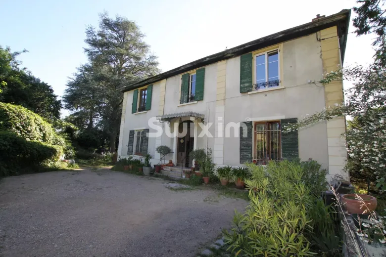 Haus zu verkaufen in Ecully