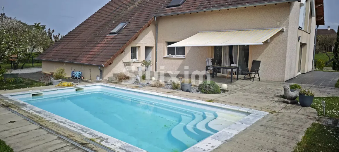 House for sale in Parcey