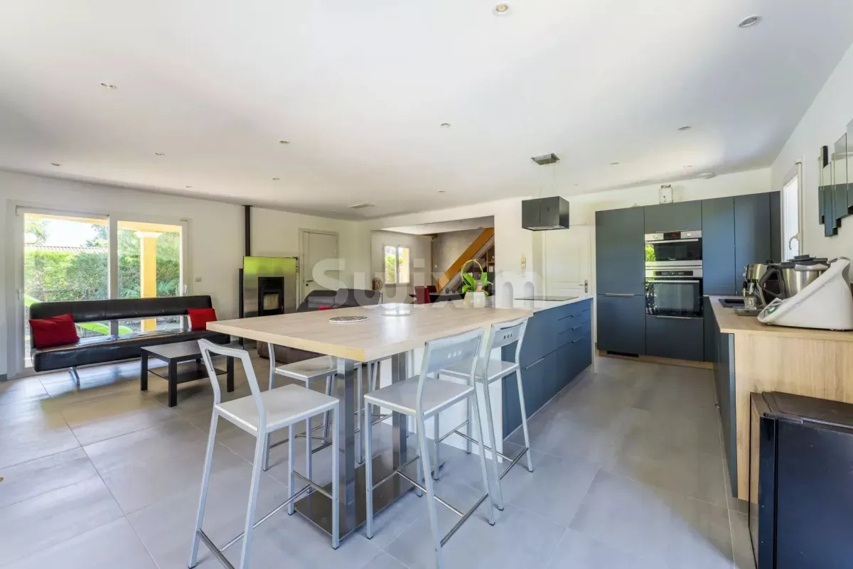 Maison à vendre à Parcieux - Parcieux - Belle villa contemporaine, jardin arboré et piscine - Smart Propylaia (6)