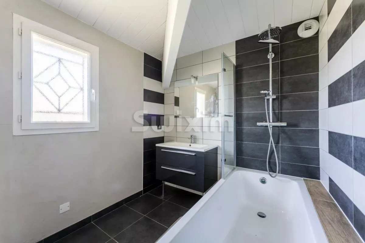 Maison à vendre à Parcieux - Parcieux - Belle villa contemporaine, jardin arboré et piscine - Smart Propylaia (9)