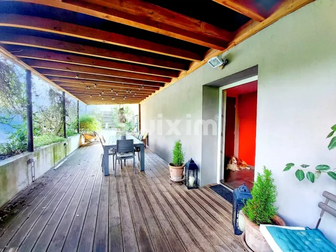 House for sale in Saint-Genis-Pouilly (2)