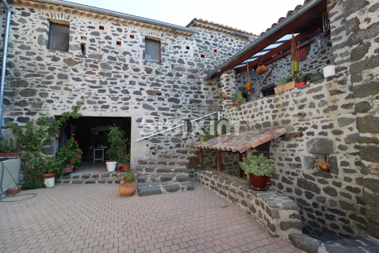 Haus zu verkaufen in Villeneuve-de-Berg (2)