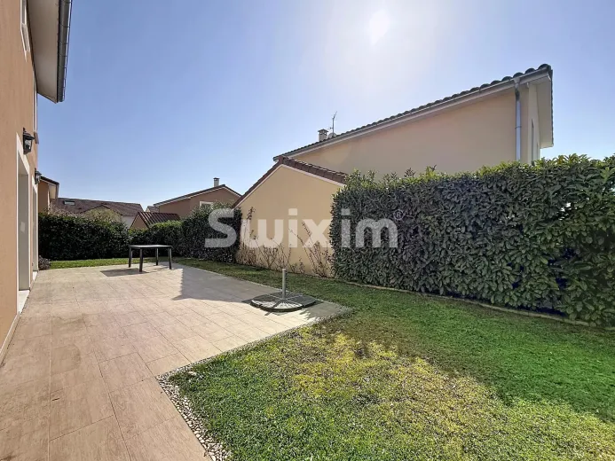 Maison à vendre à Saint-Genis-Pouilly (17)
