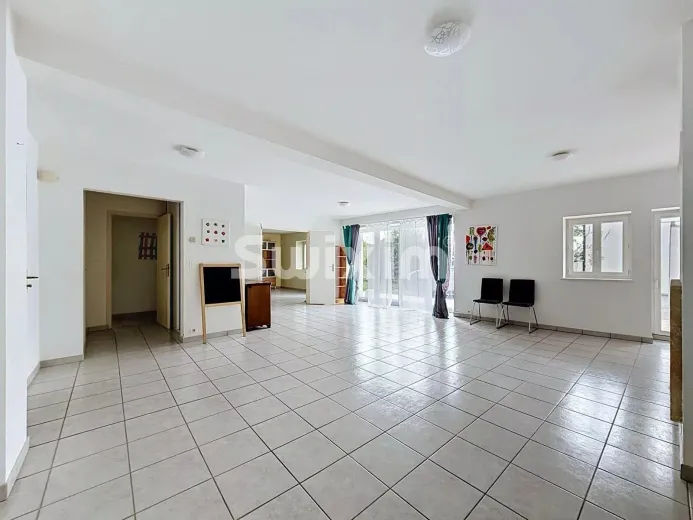 Multiple dwelling for sale in Challex