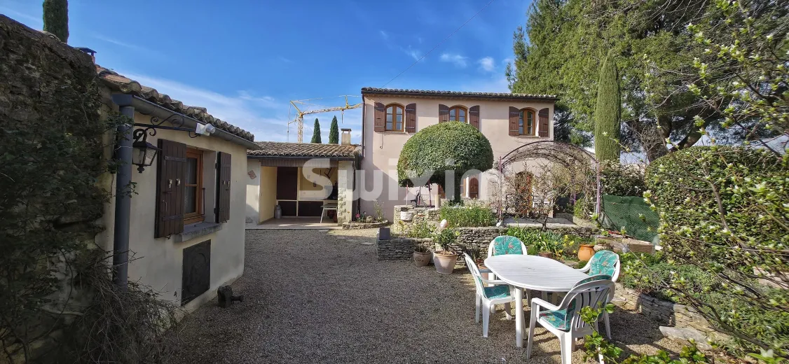 Casa in vendita a Suze-La-Rousse (2)