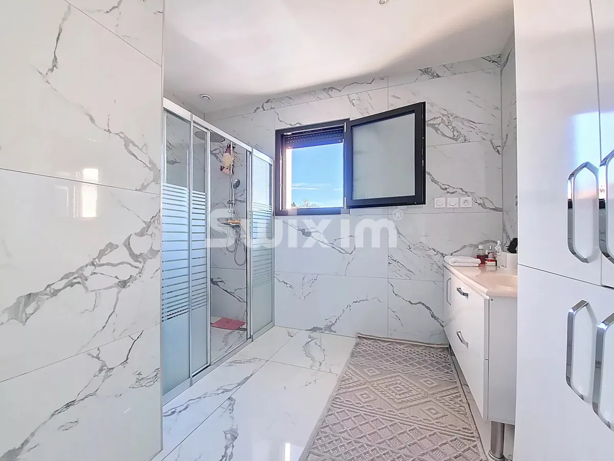 Maison à vendre à Brion - Maison individuelle T5 de 142m2 avec garage fermer sur terrain de 595m2! - Smart Propylaia (15)