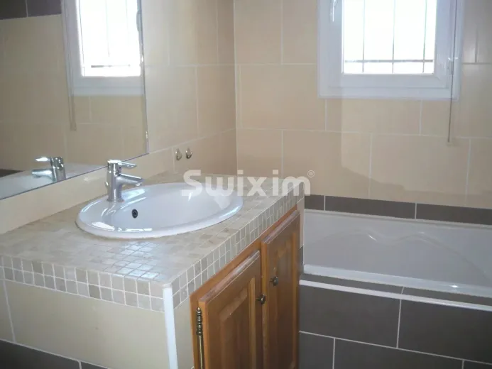 Apartment for sale in Saint-Just-d'Ardèche (13)