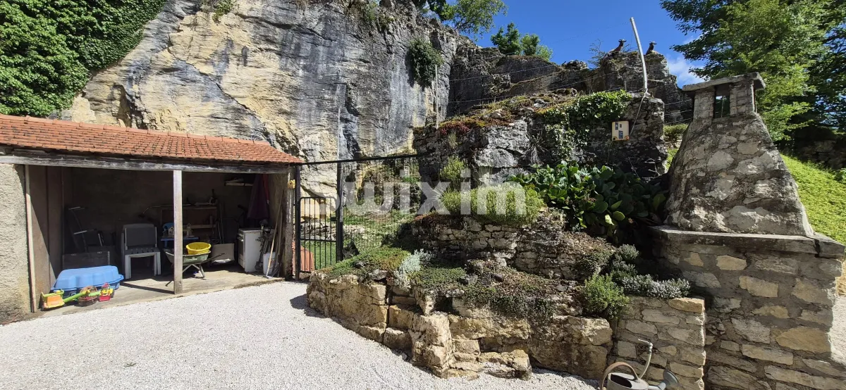 Maison à vendre à Montbard - Maison de charme avec jardin en roche à Montbard - Smart Propylaia (21)