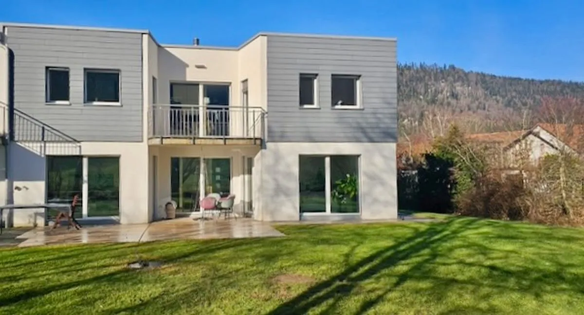 Fleurier zu verkaufen Angebautes Haus Schweiz - cChic-immoHub Ihr Immobilienportal