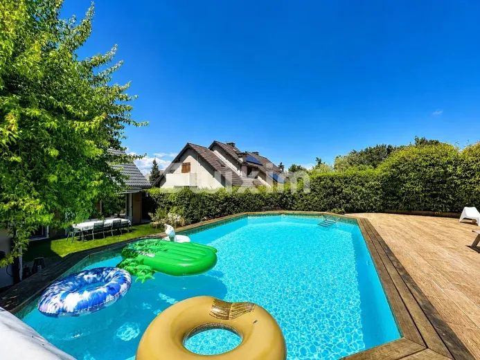 Casa in vendita a Saint-Julien-En-Genevois (2)
