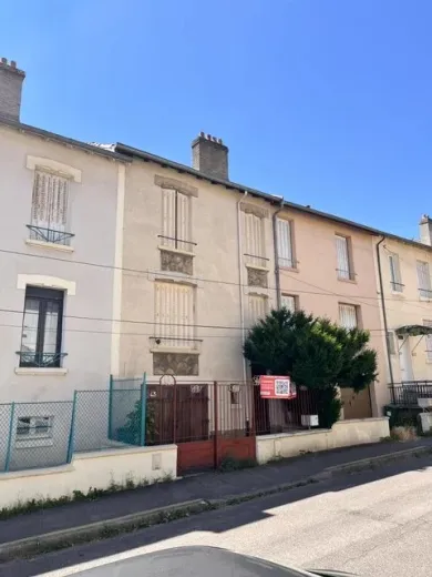 Maison à vendre à Saint-Max (13)